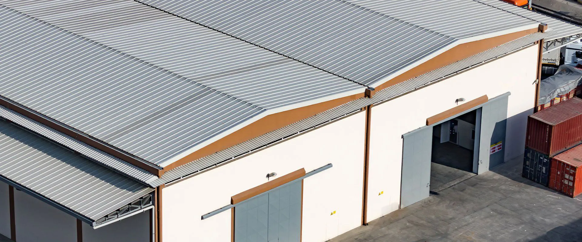 Cubiertas paneles tipo sandwich para cubiertas de naves en Pamplona - Navarra. Tejados González